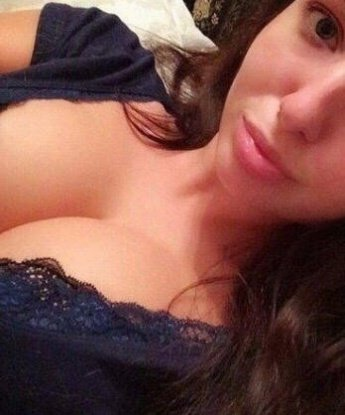 Я знаю, как доставить тебе незабываемое удовольствие. 😏 Мои услуги включают классический и эротический массаж, а также интимные развлечения по твоему желанию. Я всегда стараюсь создать атмосферу уюта и релаксации, чтобы ты забыл о всех заботах и праздновал каждую минуту со мной. 💋 Я живу в Москве, где предлагаю свои услуги в уютной и комфортной обстановке. У меня много положительных отзывов от моих довольных клиентов, которые говорят о моей незабываемой красоте и умении доставлять удовольствие. Так что не упусти возможность встретиться со мной – я гарантирую тебе незабываемый опыт! 😉🔥 Фото мои настоящие и актуальные. Жду тебя в Москве! 💕 Дарья